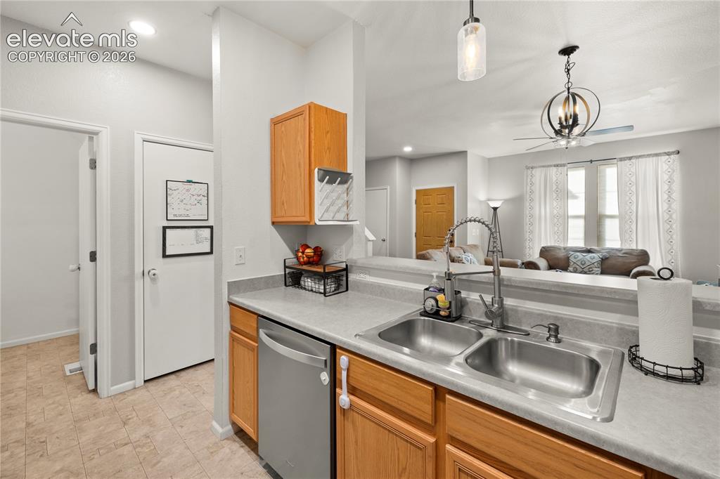 Image 14 of 42: Kitchen