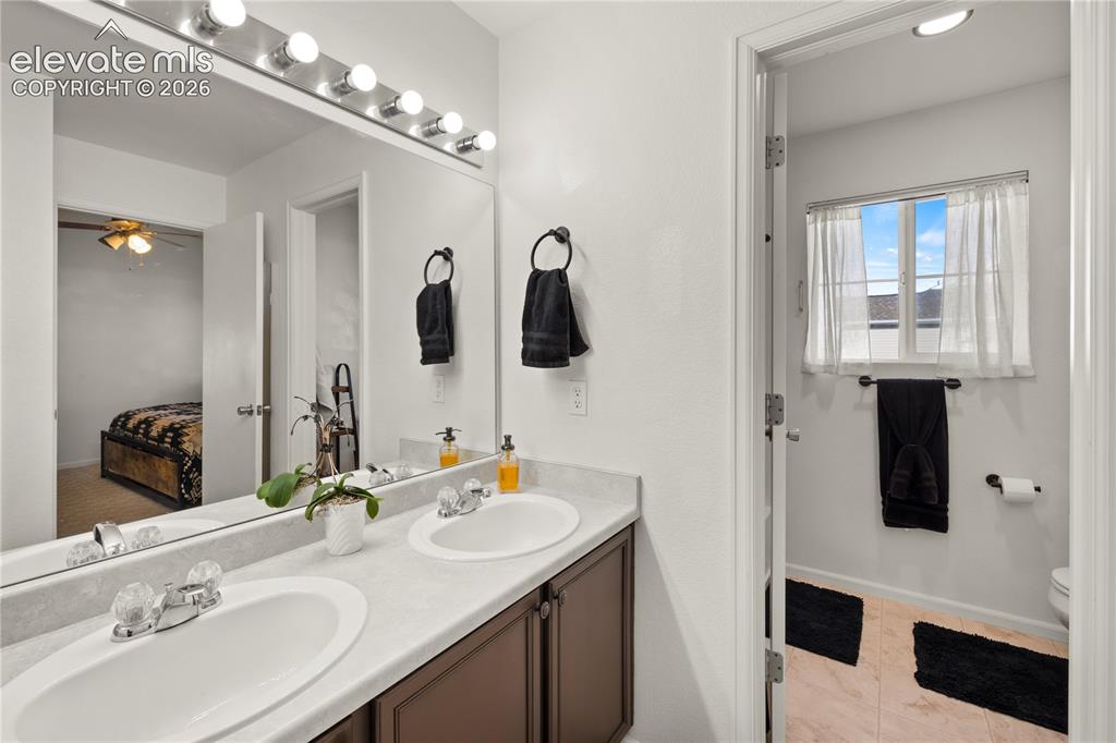 Image 22 of 42: Bathroom