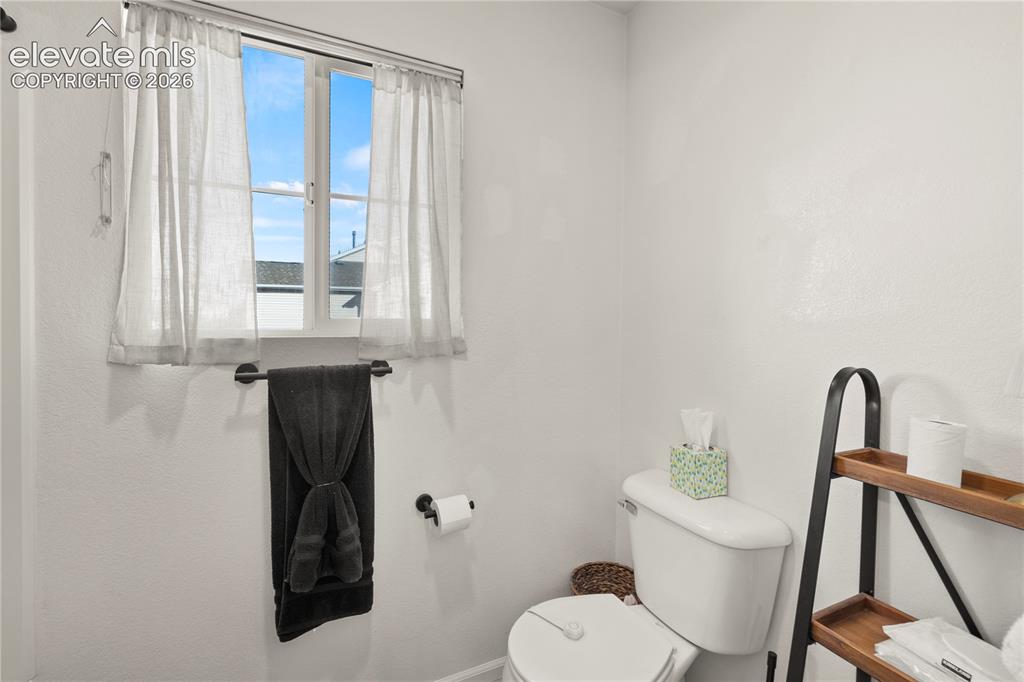 Image 23 of 42: Bathroom