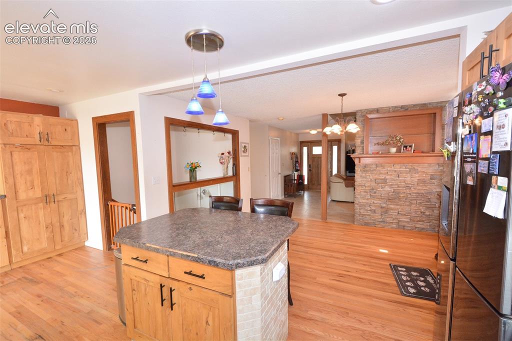 Image 10 of 24: Kitchen