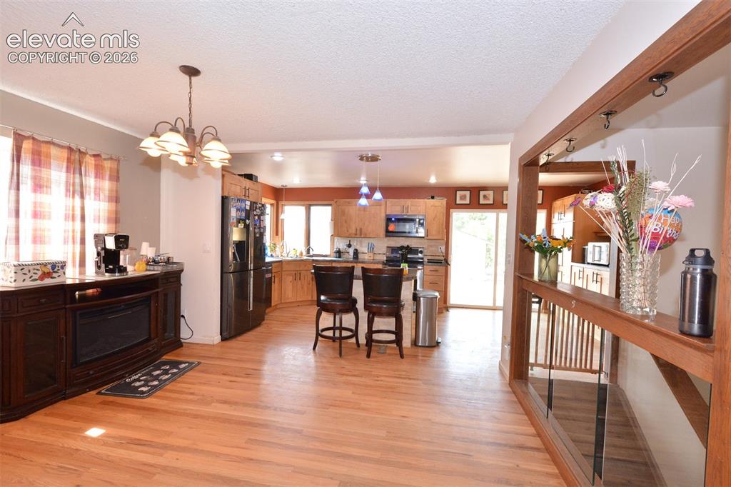 Image 7 of 24: Dining Area