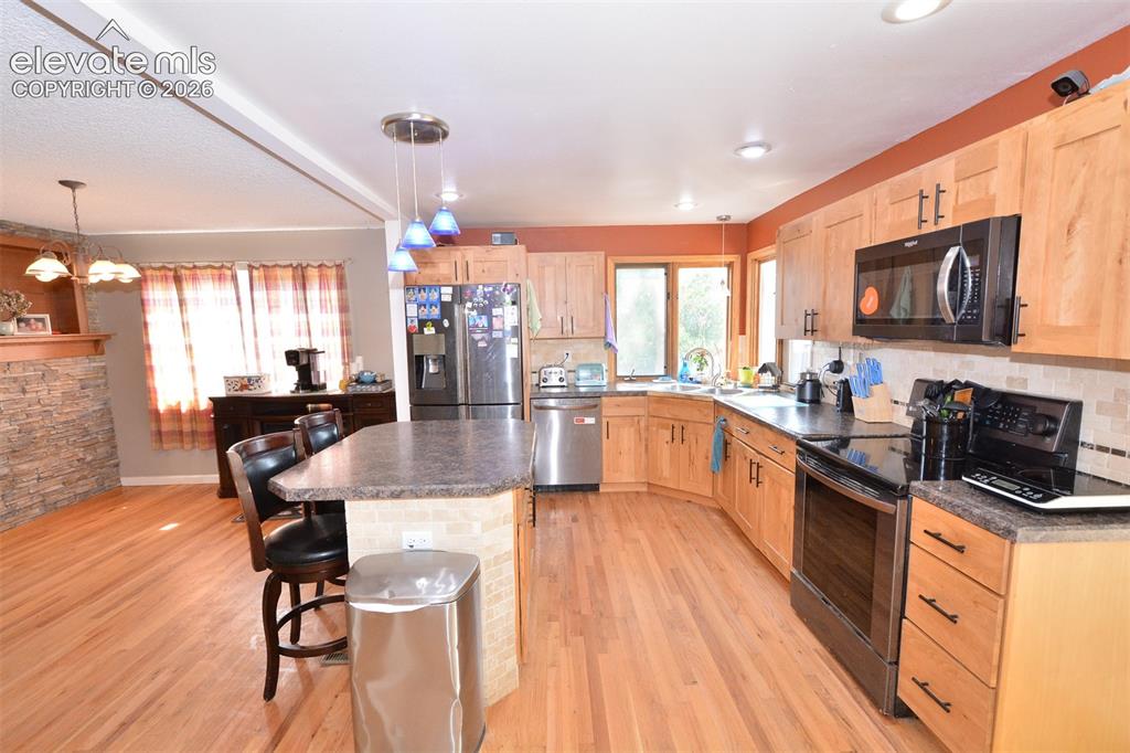 Image 8 of 24: Kitchen