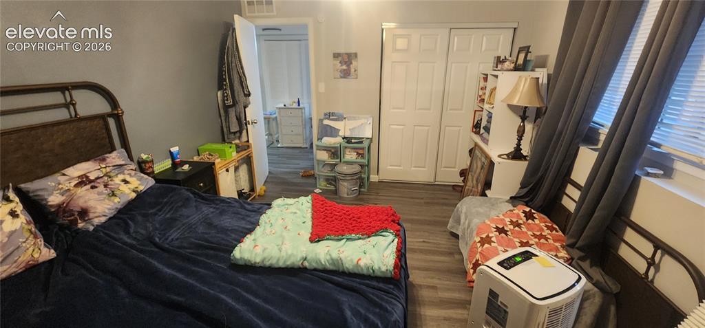 Image 11 of 18: Apt 2 - Bedroom
