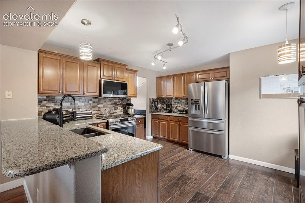Image 10 of 39: Kitchen