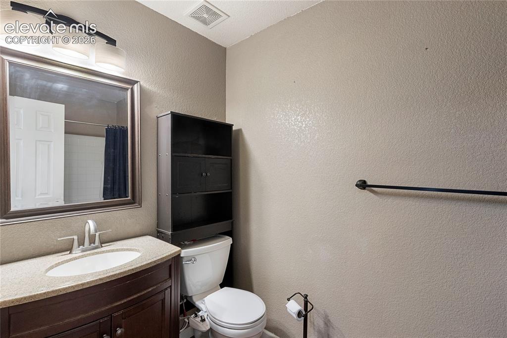 Image 26 of 39: Bathroom