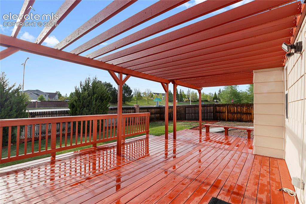 Image 33 of 39: Deck