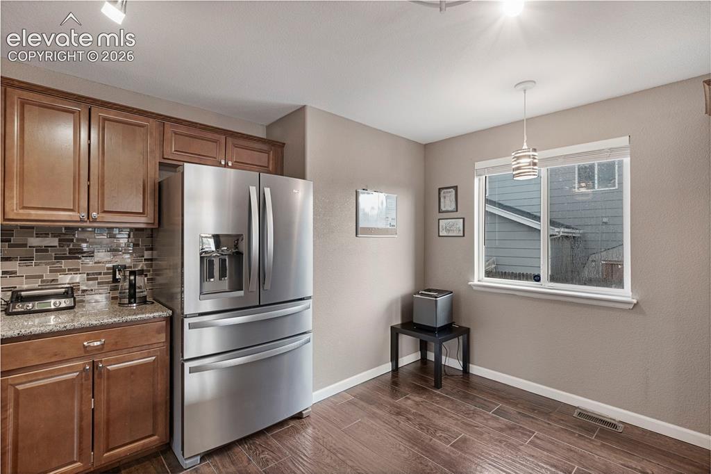Image 9 of 39: Kitchen