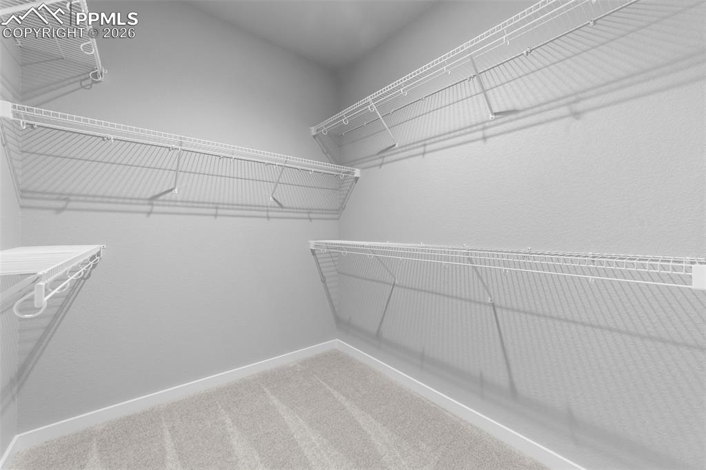 Image 15 of 18: Closet