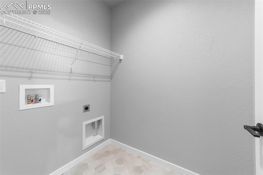 Image 9 of 18: Laundry