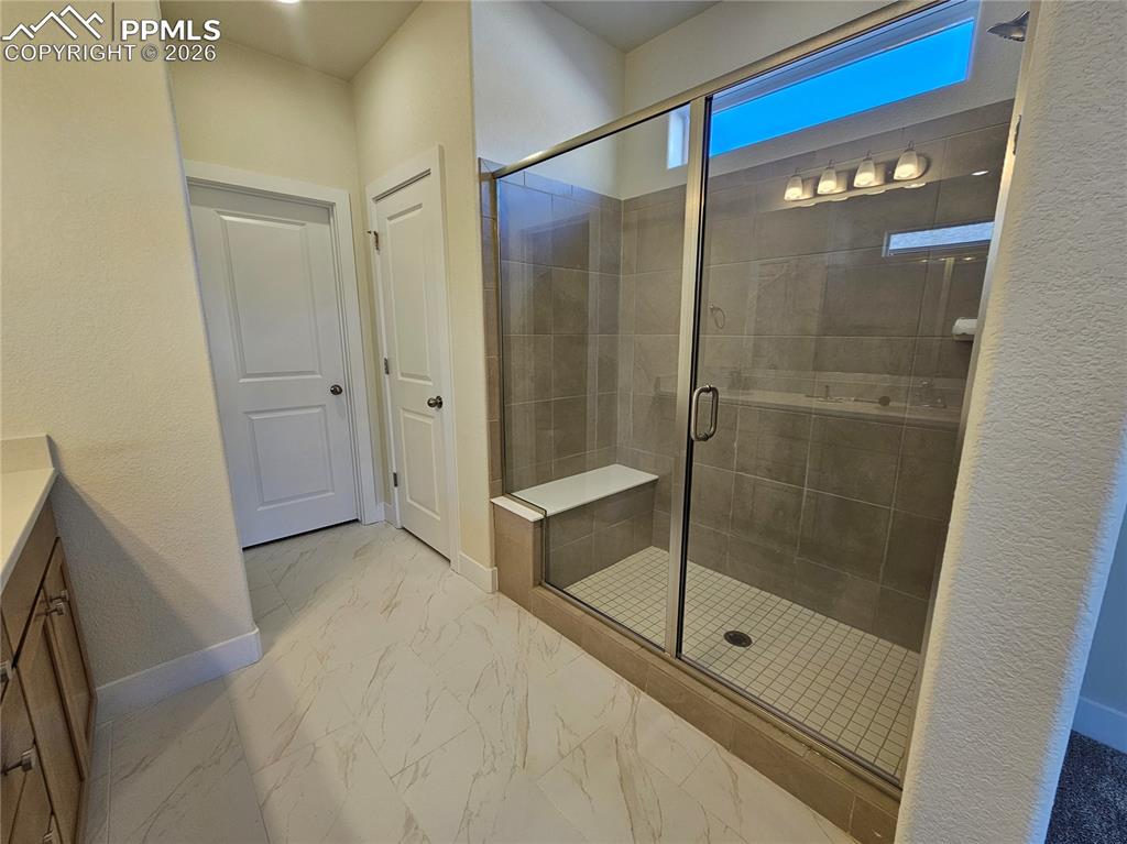 Image 14 of 25: Bathroom