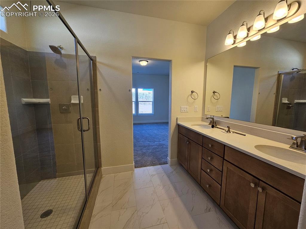 Image 16 of 25: Bathroom