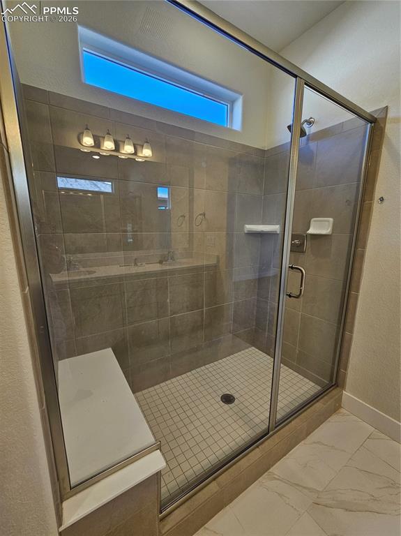 Image 17 of 25: Bathroom