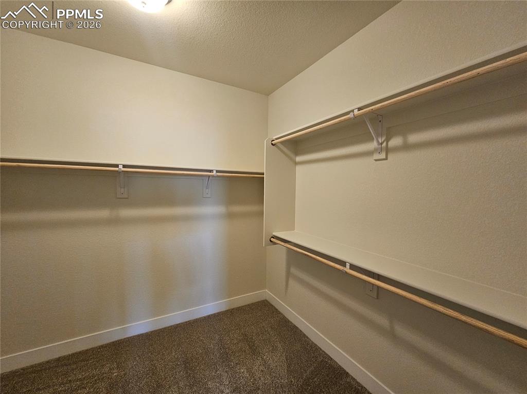 Image 18 of 25: Closet