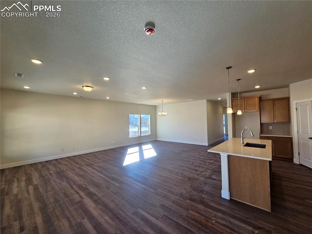 Image 19 of 25: Kitchen