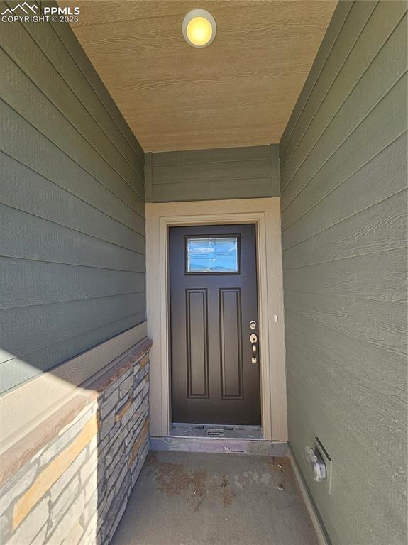 Image 4 of 25: Entry