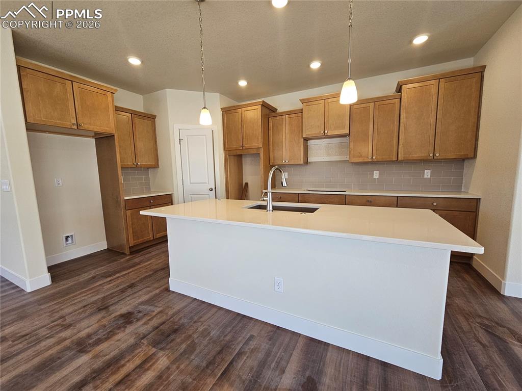 Image 5 of 25: Kitchen