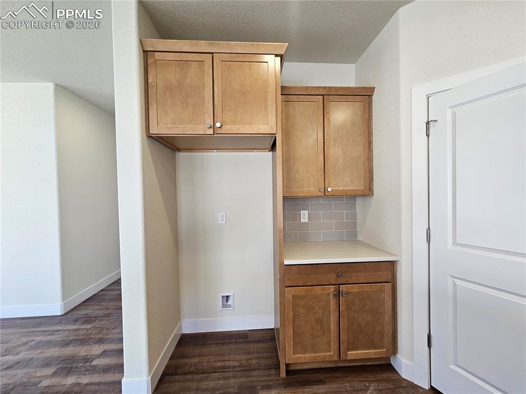 Image 7 of 25: Kitchen