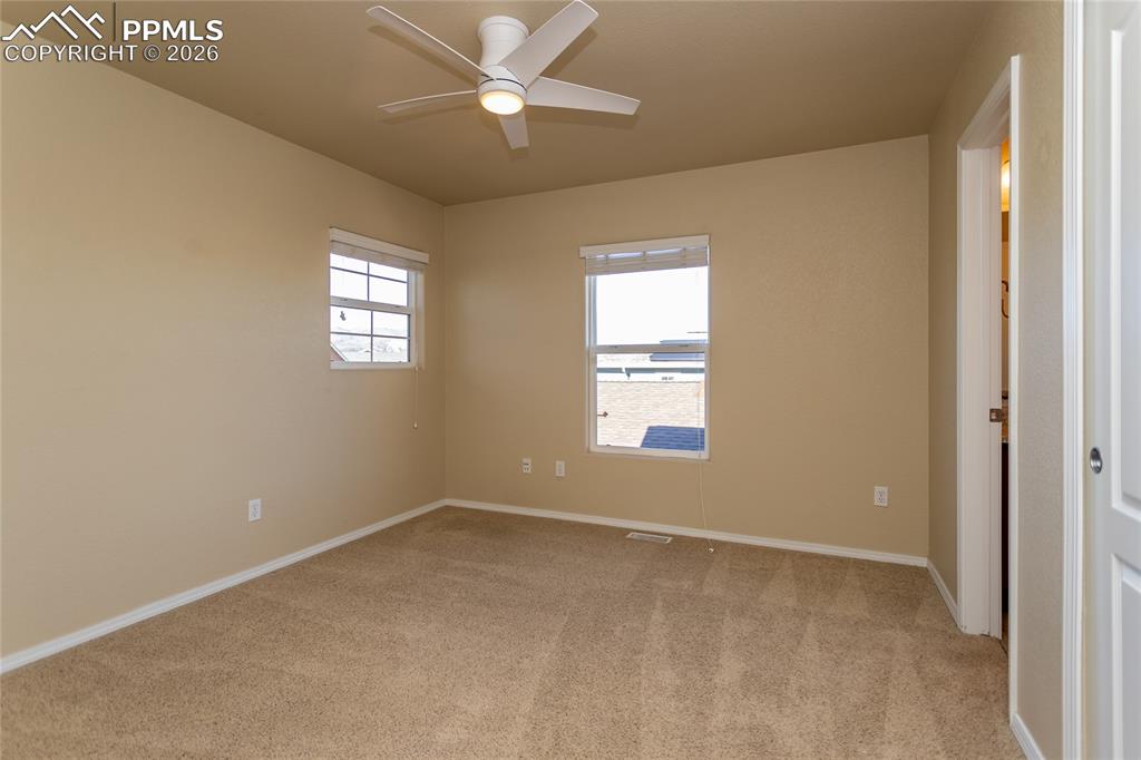 Image 38 of 50: Bedroom