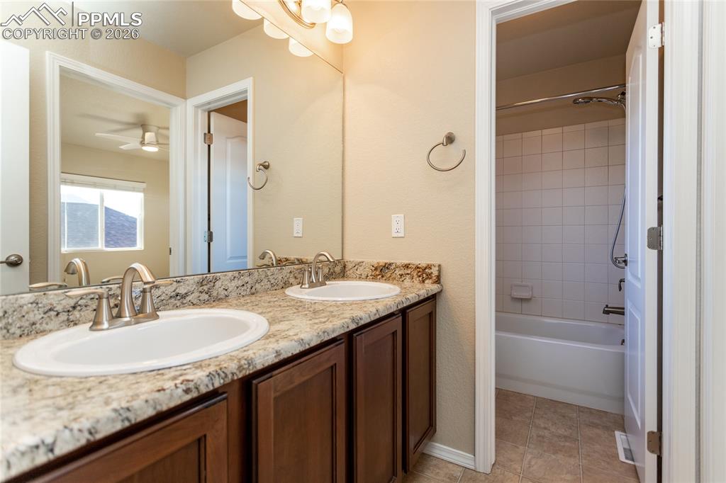 Image 39 of 50: Bathroom