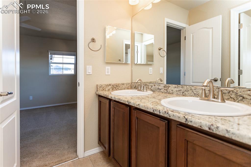 Image 40 of 50: Bathroom