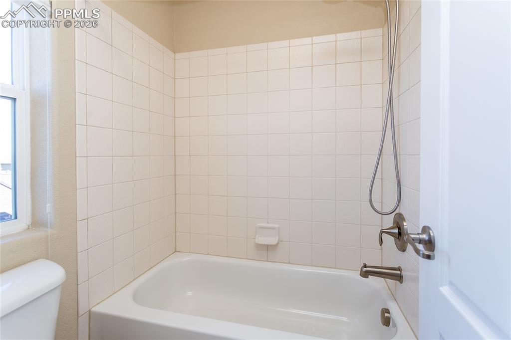 Image 41 of 50: Bathroom