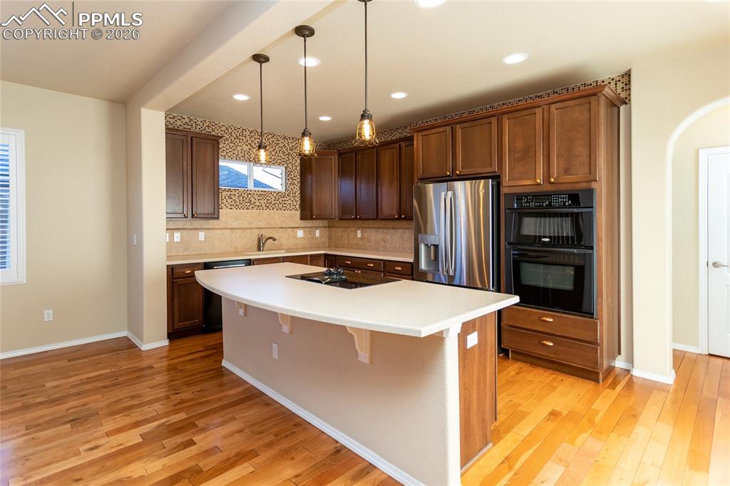 Image 8 of 50: Kitchen