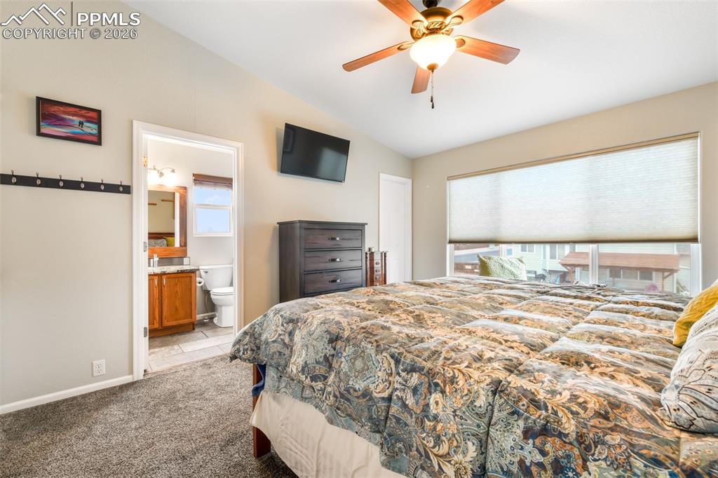 Image 12 of 50: Kitchen