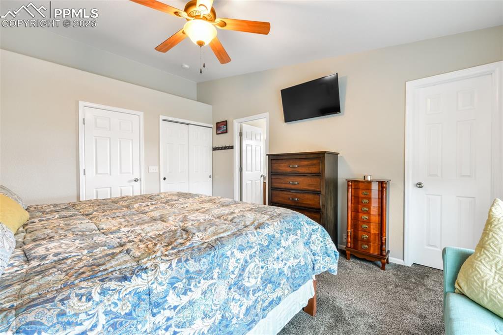 Image 13 of 50: Kitchen