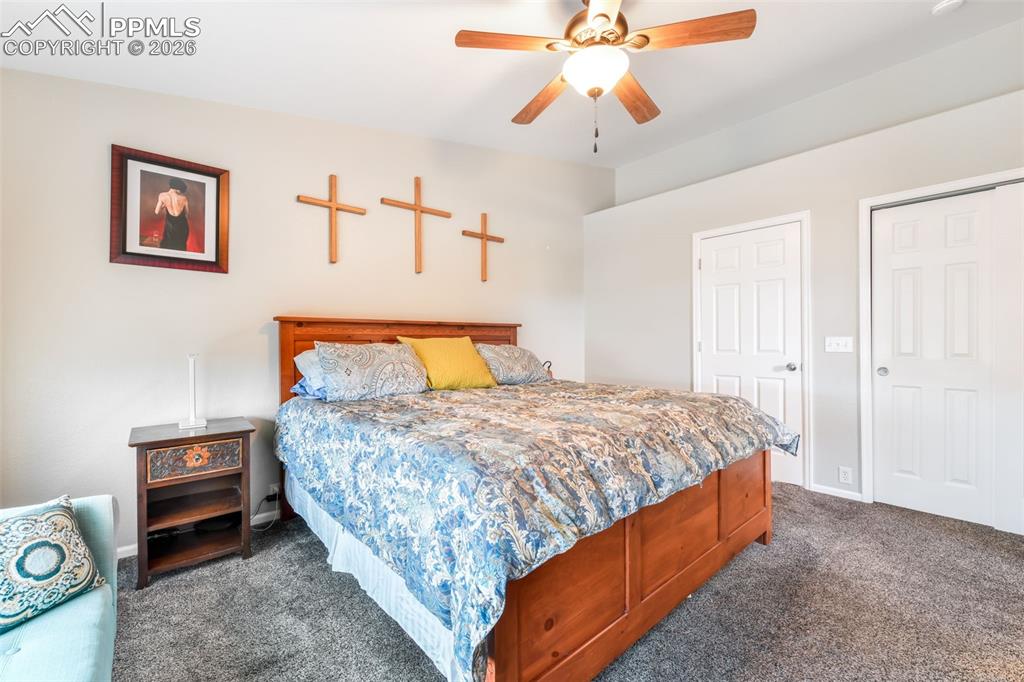 Image 14 of 50: Dining Area