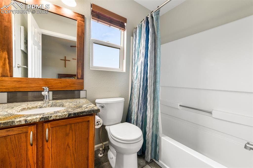 Image 15 of 50: Bedroom