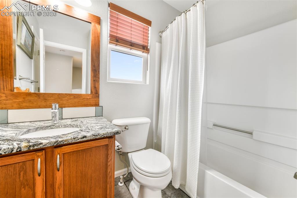 Image 18 of 50: Bedroom