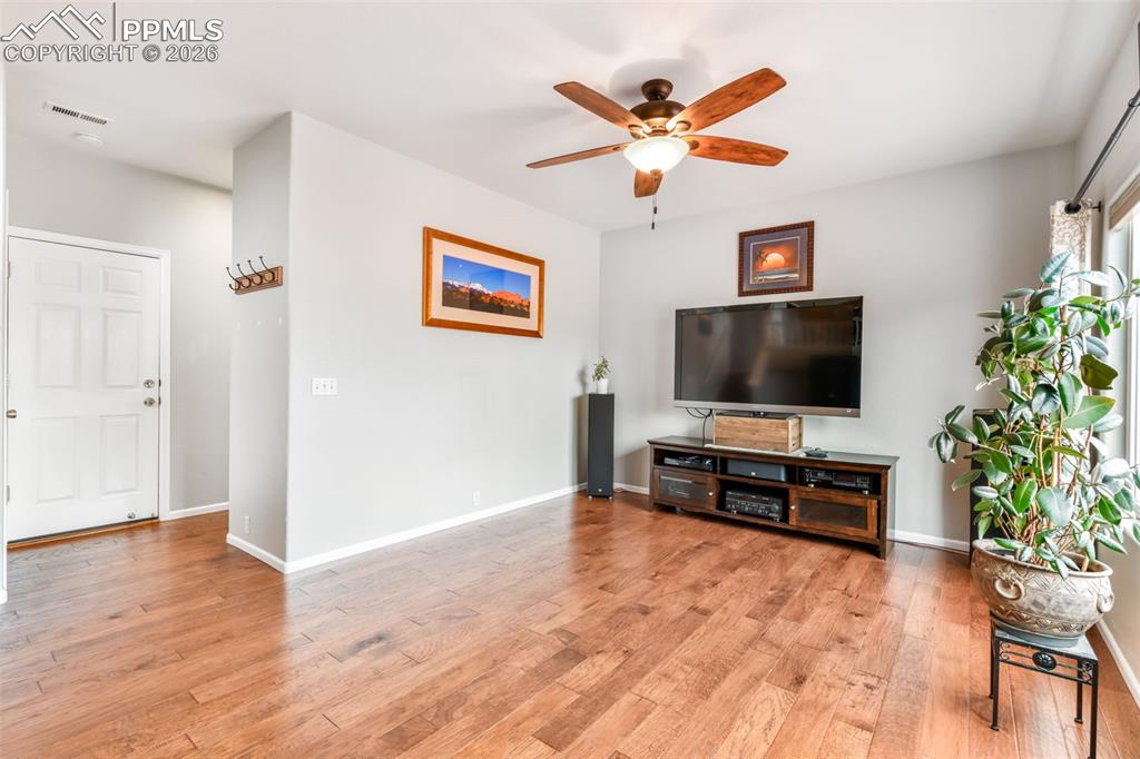 Image 22 of 50: Bathroom