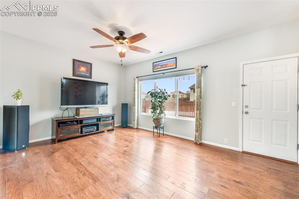 Image 25 of 50: Sitting Room