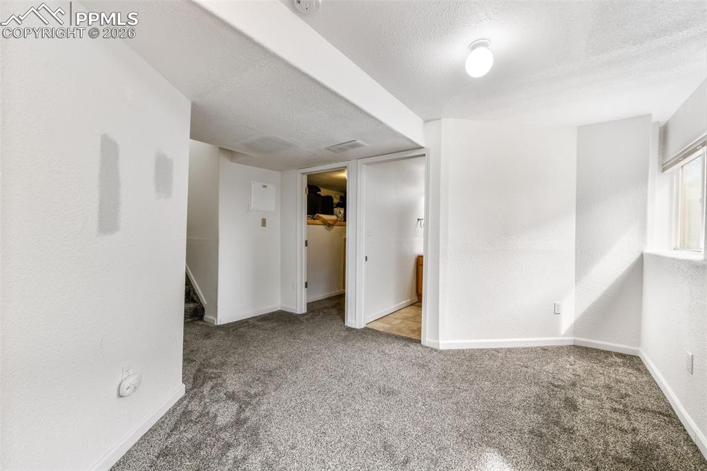 Image 28 of 50: Living Room