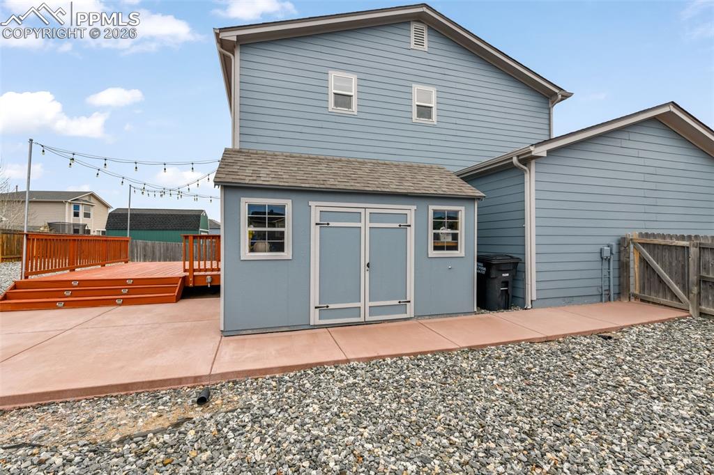 Image 33 of 50: Bathroom