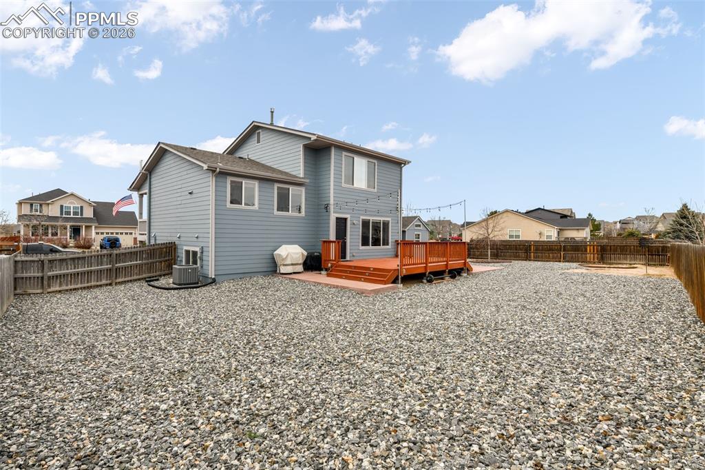 Image 35 of 50: Deck