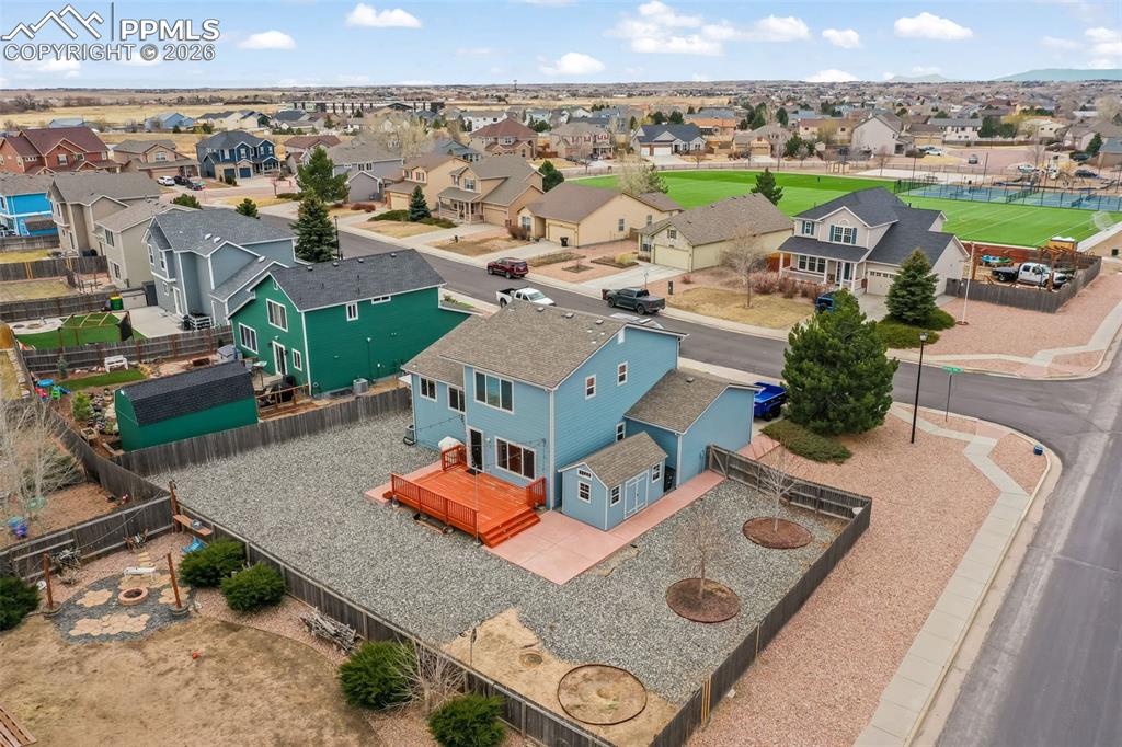 Image 41 of 50: Yard