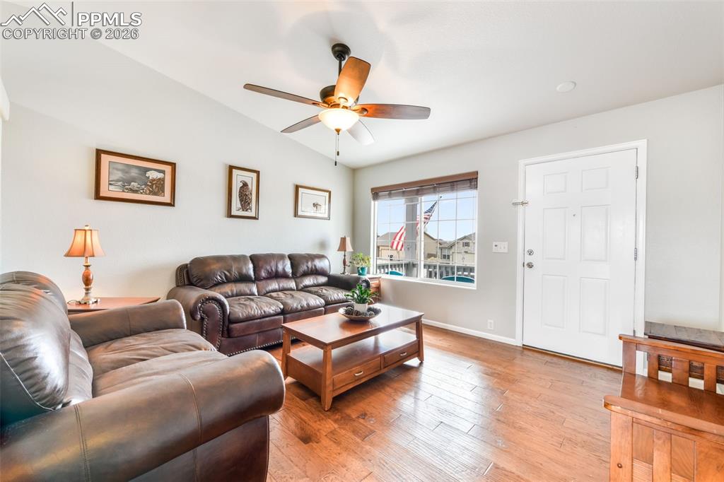 Image 6 of 50: Living Room