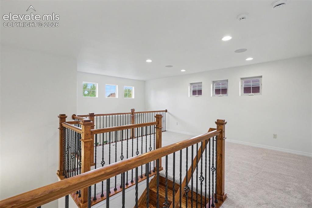 Image 16 of 36: Loft