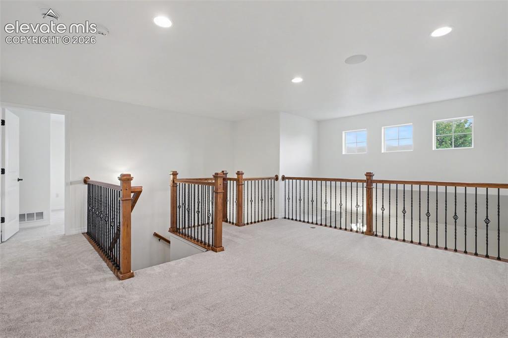Image 17 of 36: Loft