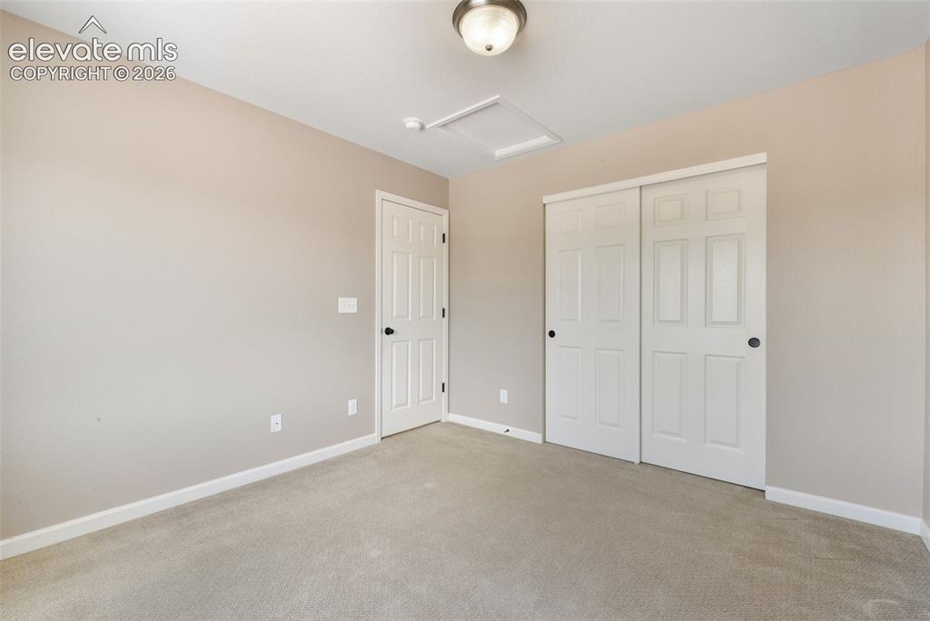 Image 19 of 50: Bedroom