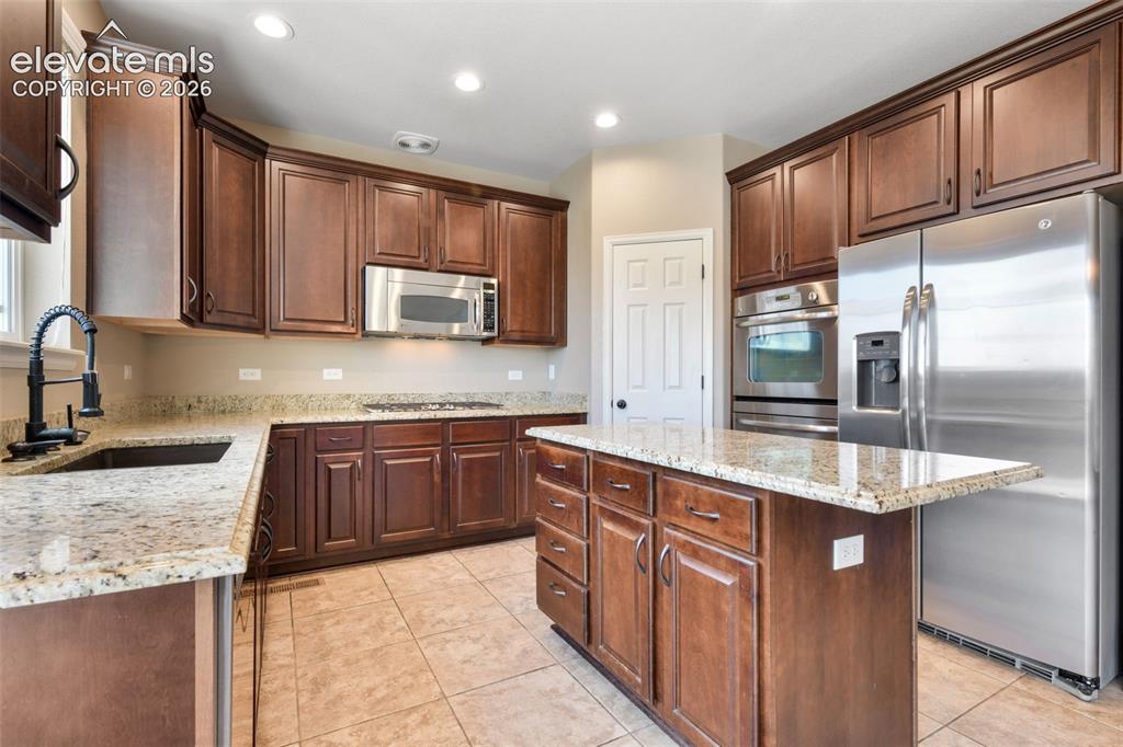 Image 9 of 50: Kitchen
