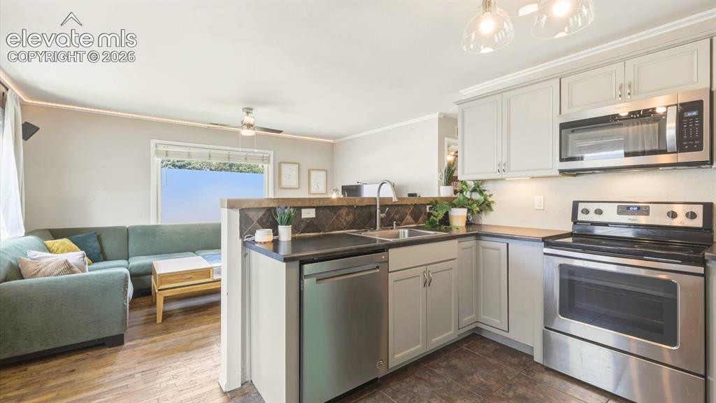 Image 12 of 28: Kitchen
