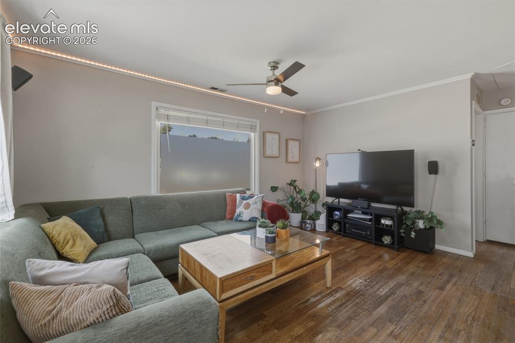 Image 6 of 28: Living Room