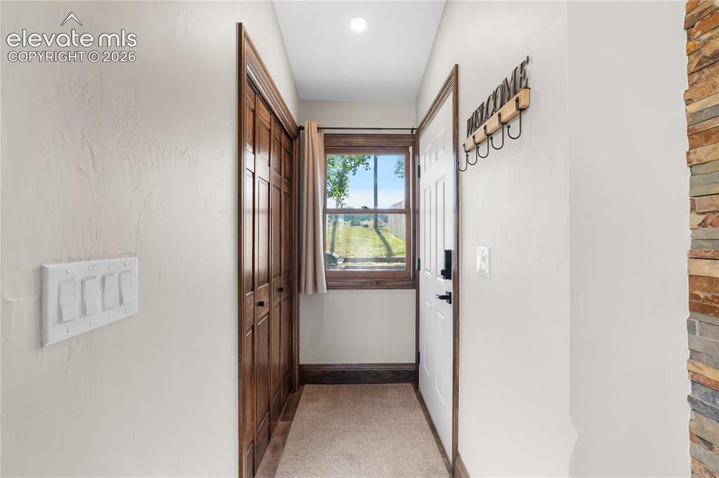 Image 19 of 50: Living Room