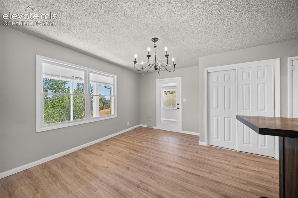 Image 13 of 50: Dining Area
