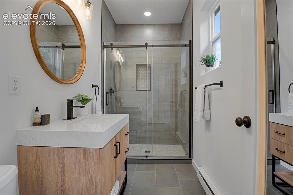 Image 22 of 43: Primary bathroom ensuite