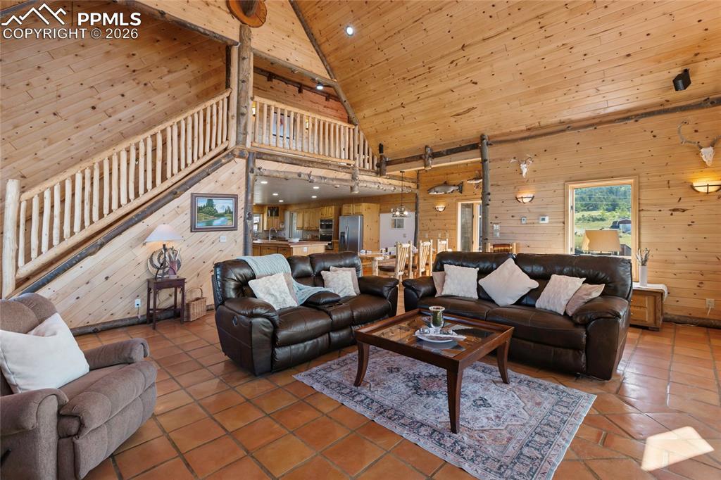 Image 10 of 50: Great Room