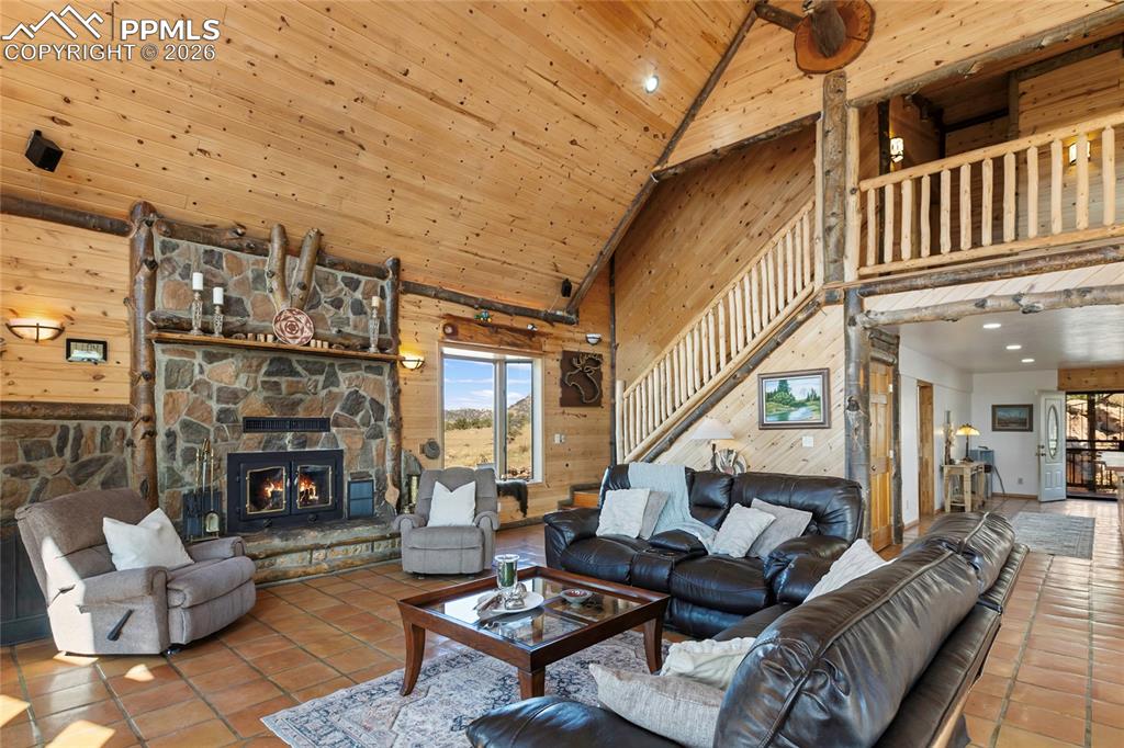 Image 11 of 50: Great Room