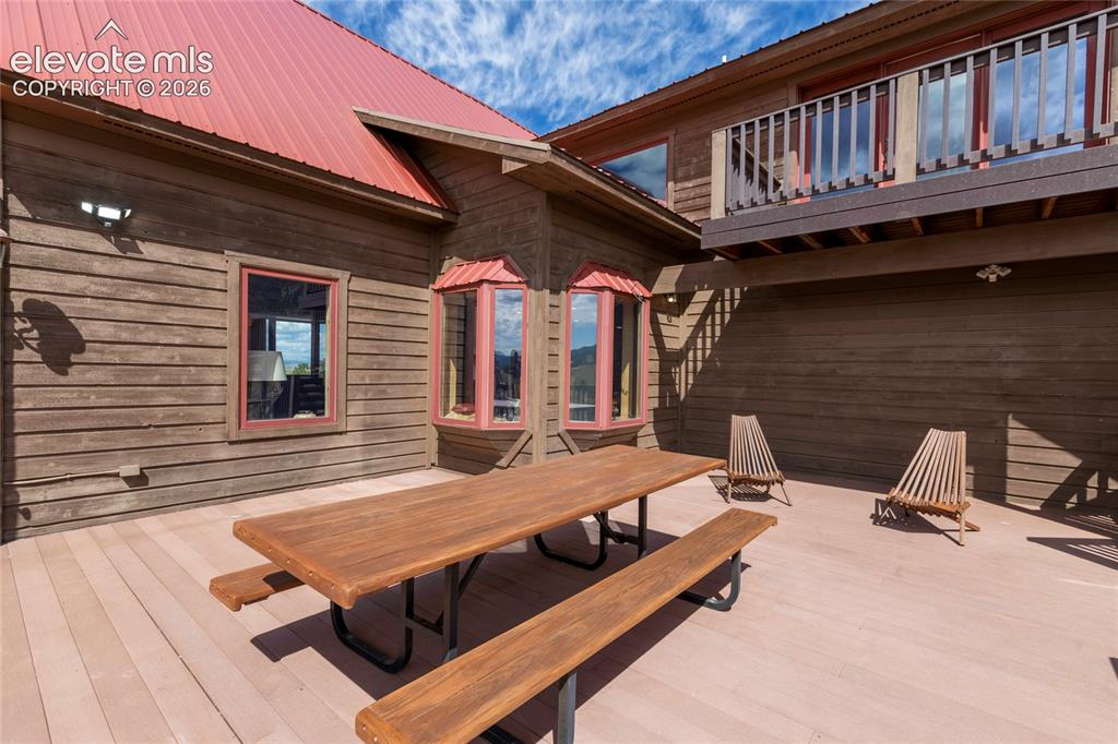 Image 12 of 50: Deck